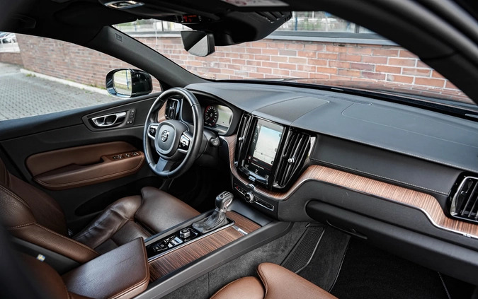 Volvo XC 60 cena 127900 przebieg: 152000, rok produkcji 2019 z Kobylin małe 781